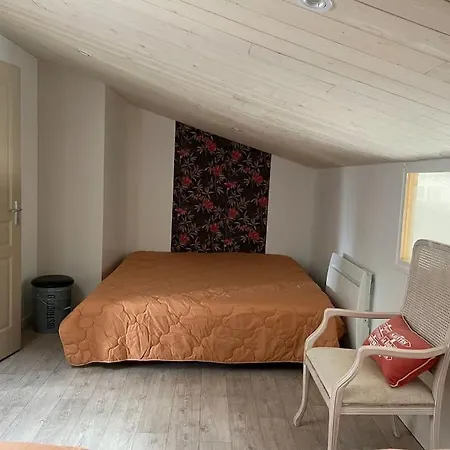 Le Logis Des Lilas Holiday home Corme-Royal